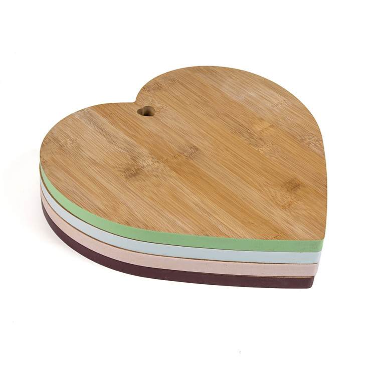 Wholesale Cheap Food Grade Heart Shape Cutting Set Bamboo Kitchen Chop Board
